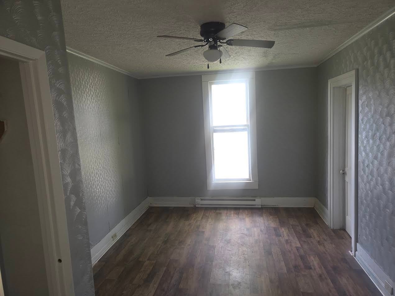 203 N Green St - Photo 3 of 11