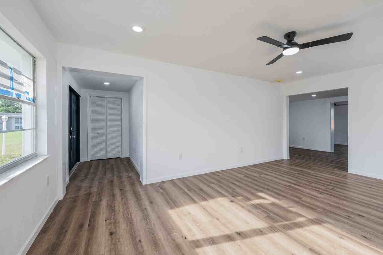 1811 Rhoades Ter - Photo 3 of 20