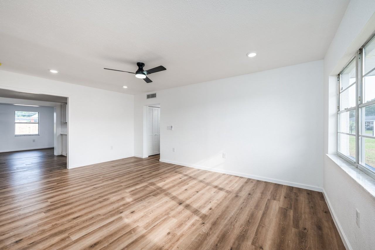 1811 Rhoades Ter - Photo 4 of 20