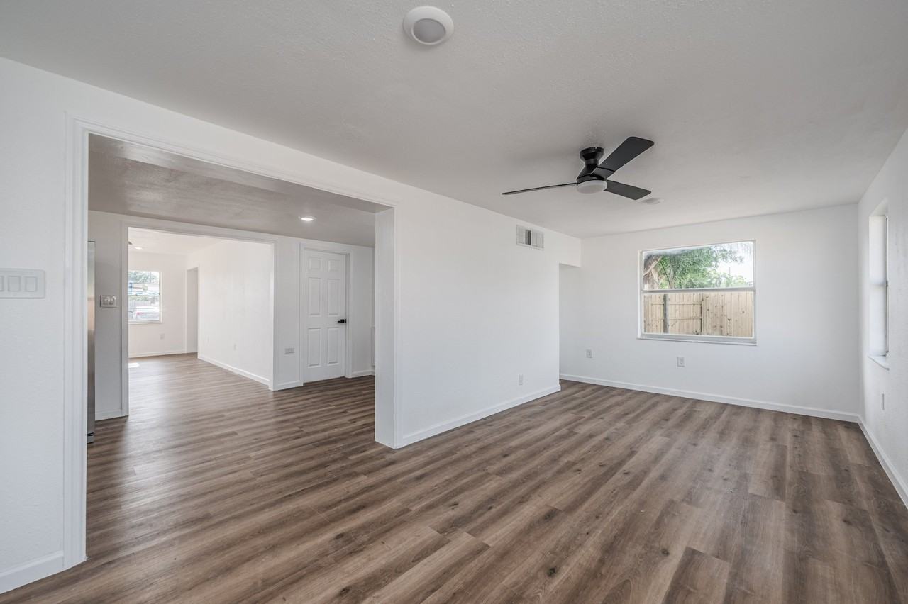 1811 Rhoades Ter - Photo 5 of 20