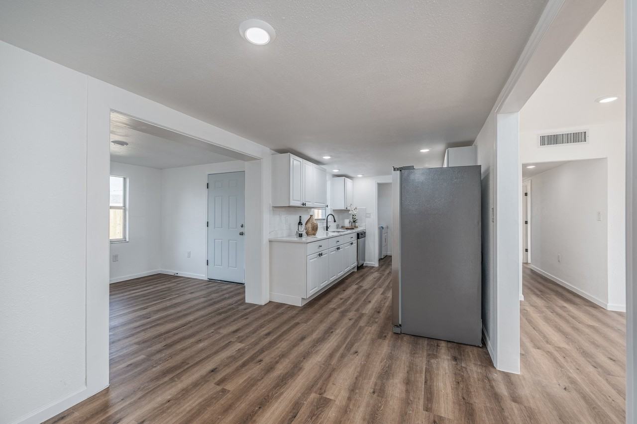 1811 Rhoades Ter - Photo 6 of 20