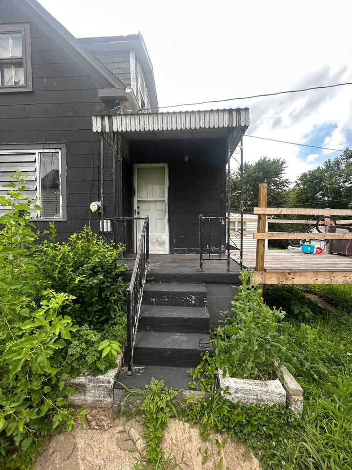 943 Elias Ave - Photo 3 of 20