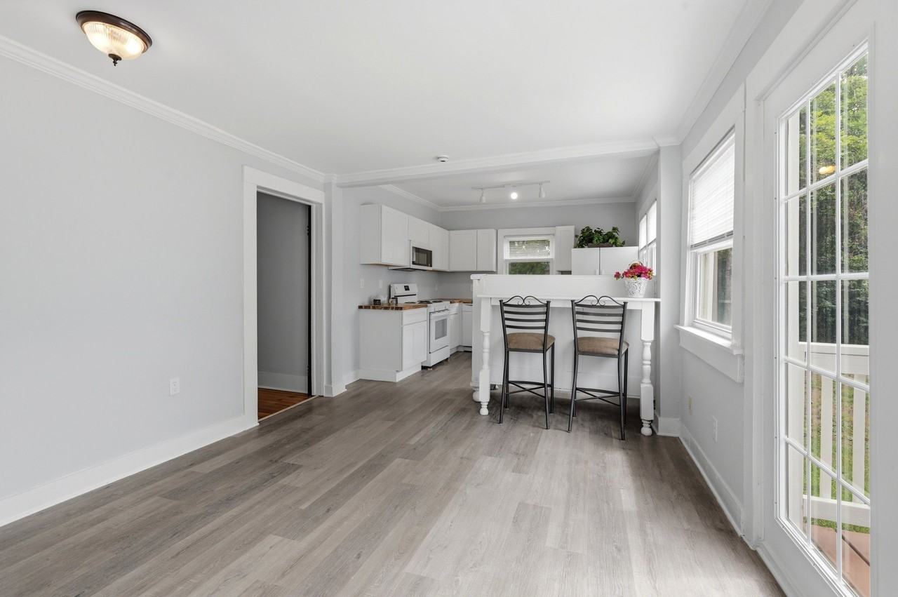 716 Everett St - Photo 4 of 17