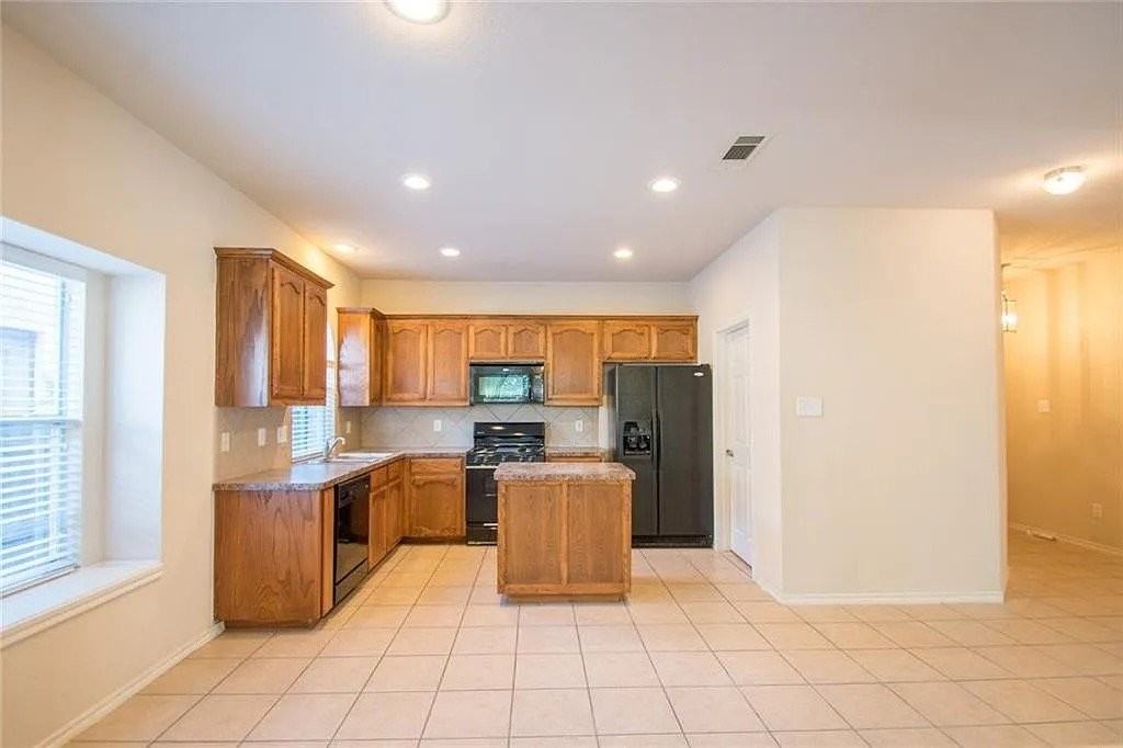 6312 Melanie Dr - Photo 7 of 17