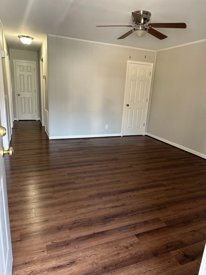 604B Tryon St #B - Photo 2 of 8