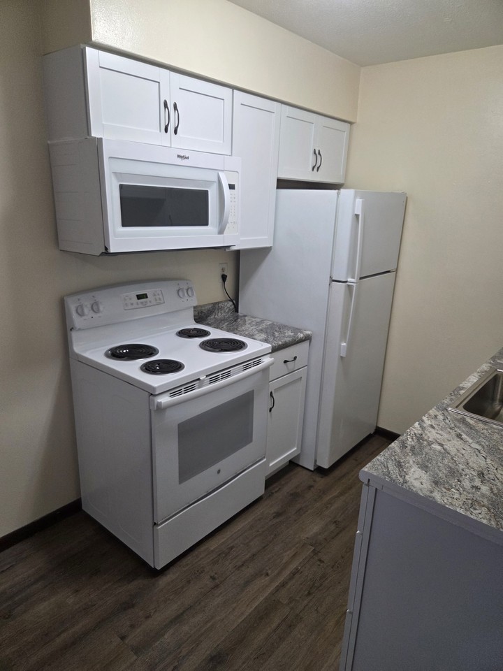 425 S Thayer Ave #201 - Photo 2 of 14