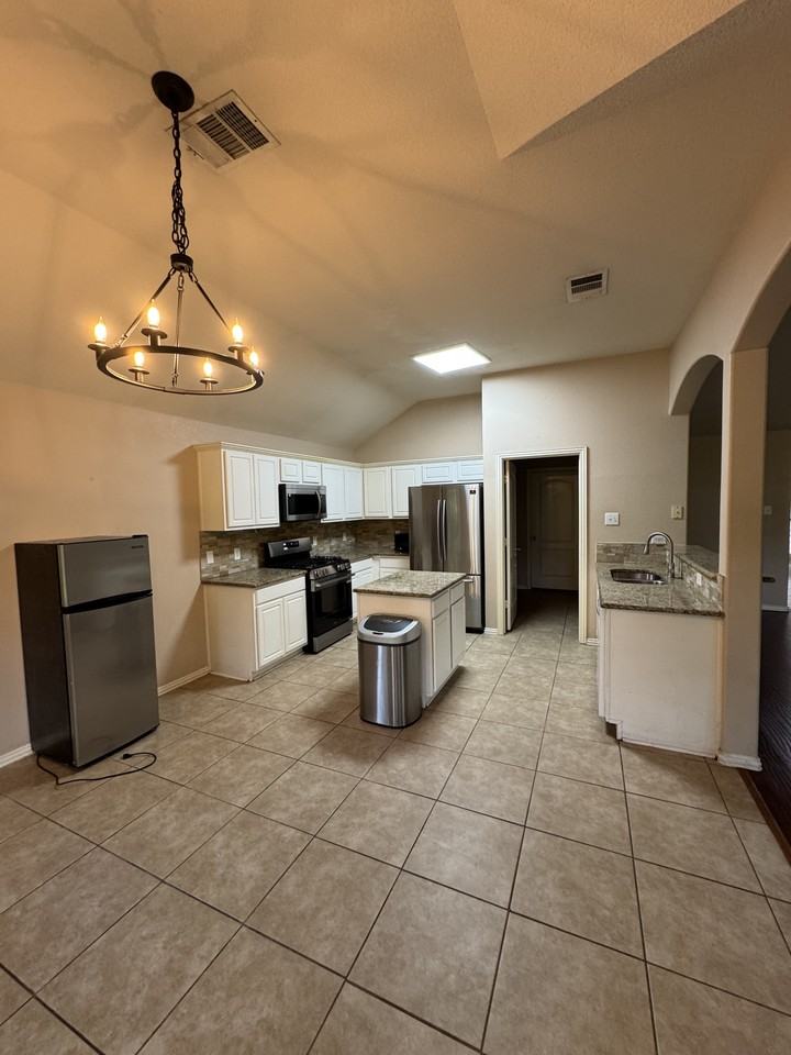 410 Ridgeview Trl #NA - Photo 6 of 29