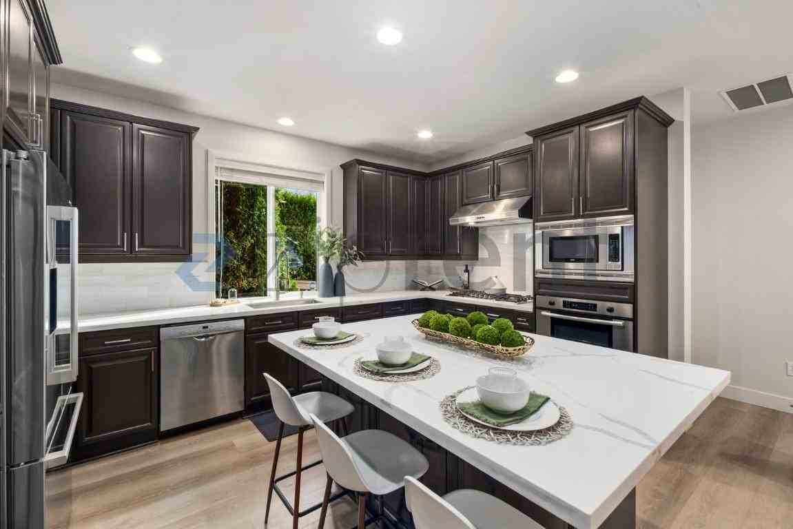 2045 32nd Ave Ne - Photo 4 of 25