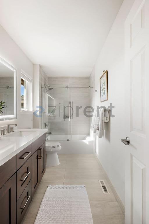 2045 32nd Ave Ne - Photo 7 of 25