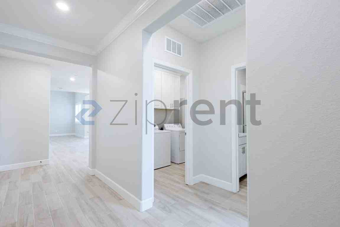 1578 Harry Lorenzo Ave - Photo 5 of 29