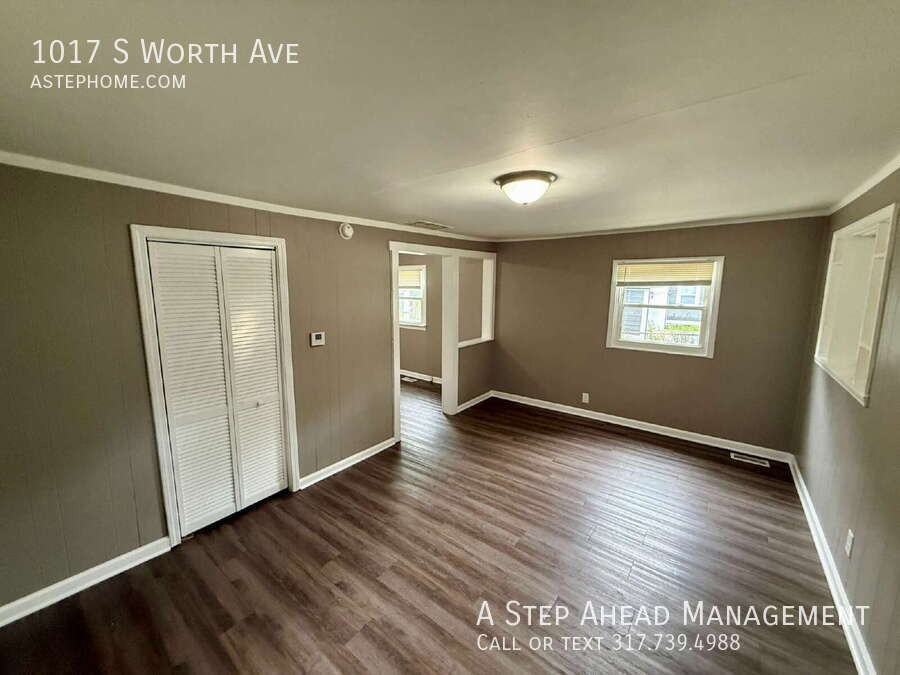 1017 S Worth Ave - Photo 4 of 20