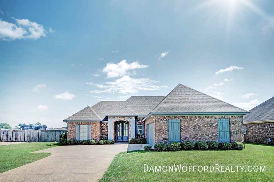 142 Lakeway Dr - Photo 2 of 28