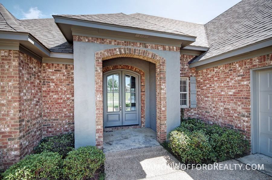 142 Lakeway Dr - Photo 4 of 28