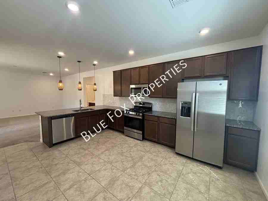 7095 W Jadewood Ln - Photo 2 of 19