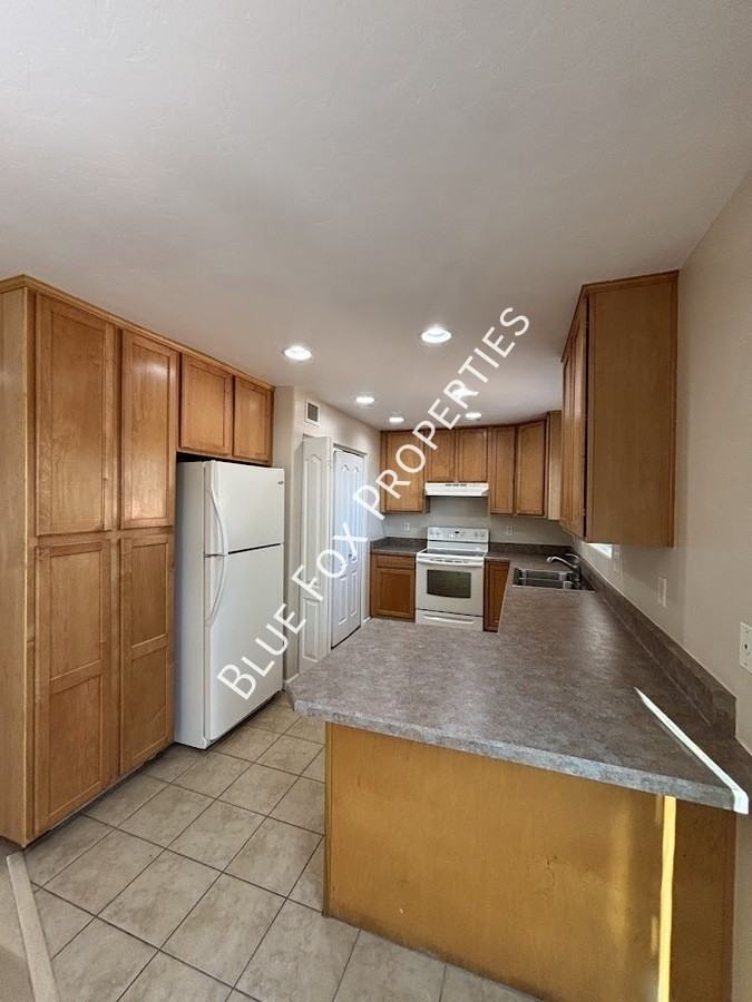 322 N Hasman Dr - Photo 2 of 33