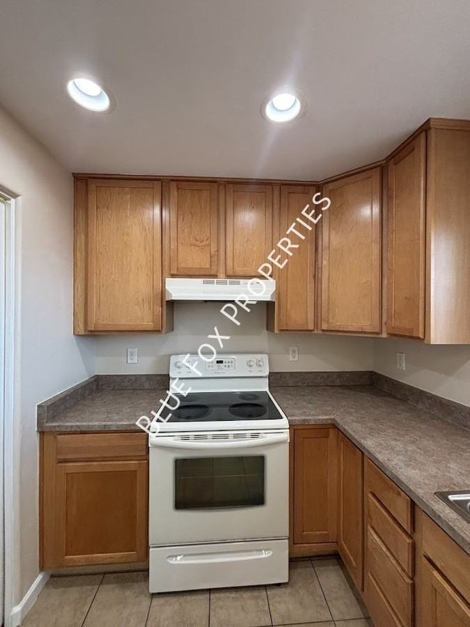 322 N Hasman Dr - Photo 4 of 33