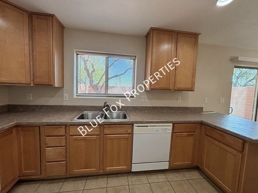 322 N Hasman Dr - Photo 5 of 33