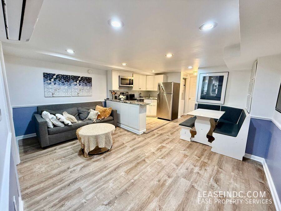 127 Adams St Nw #B - Photo 2 of 13