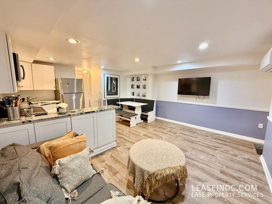 127 Adams St Nw #B - Photo 3 of 13