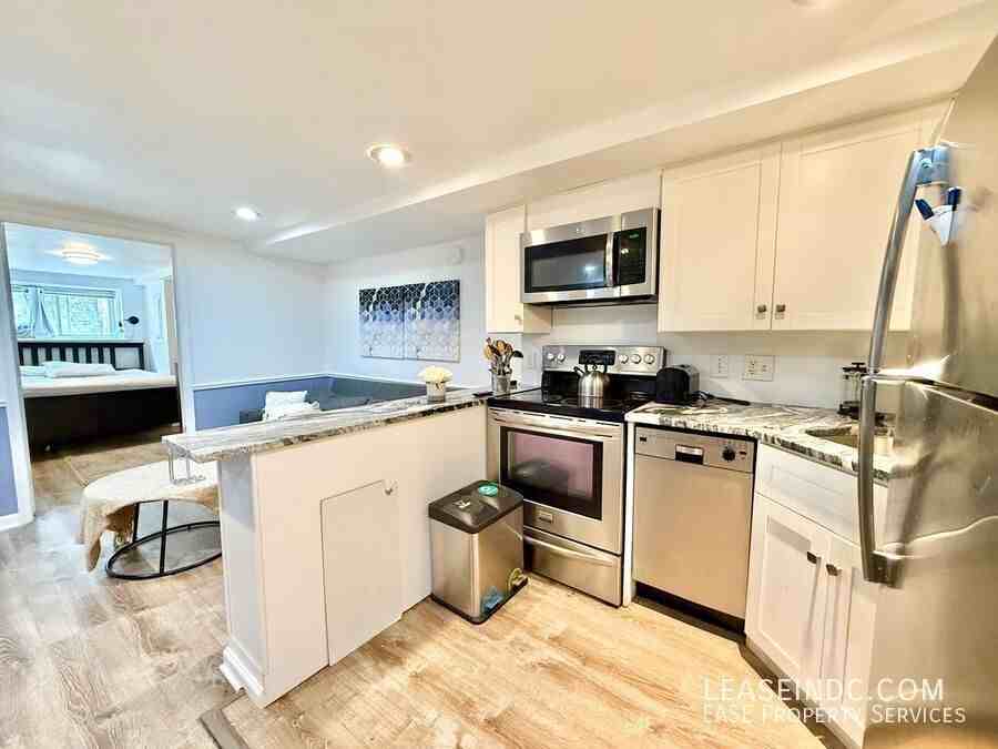 127 Adams St Nw #B - Photo 6 of 13