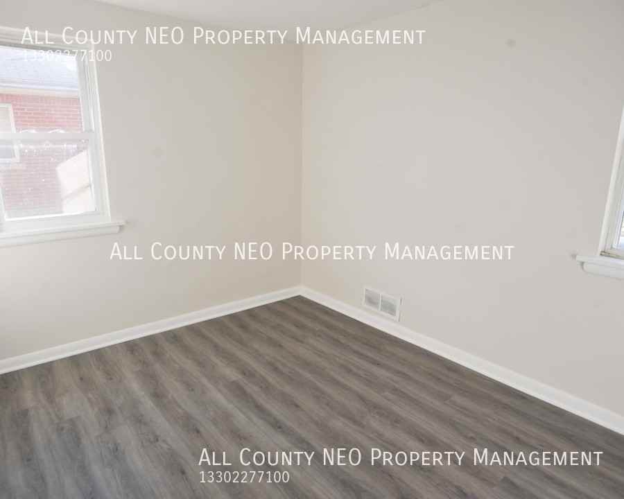2114 Market Ave N #1 - Photo 5 of 17