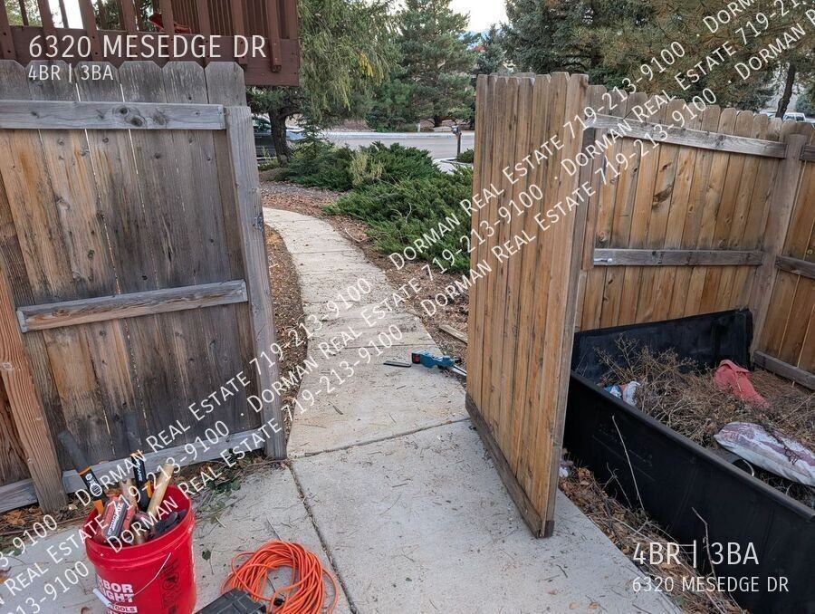 6320 Mesedge Dr - Photo 2 of 4