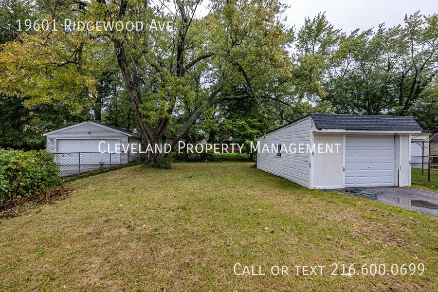 19601 Ridgewood Ave - Photo 5 of 32