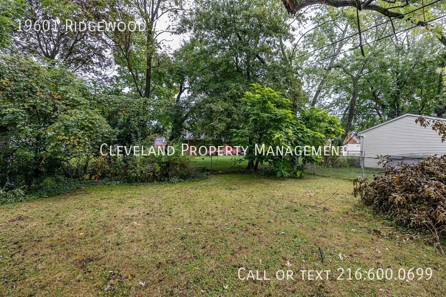 19601 Ridgewood Ave - Photo 6 of 32