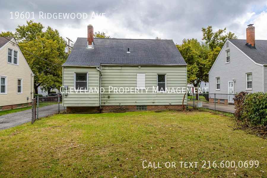 19601 Ridgewood Ave - Photo 7 of 32