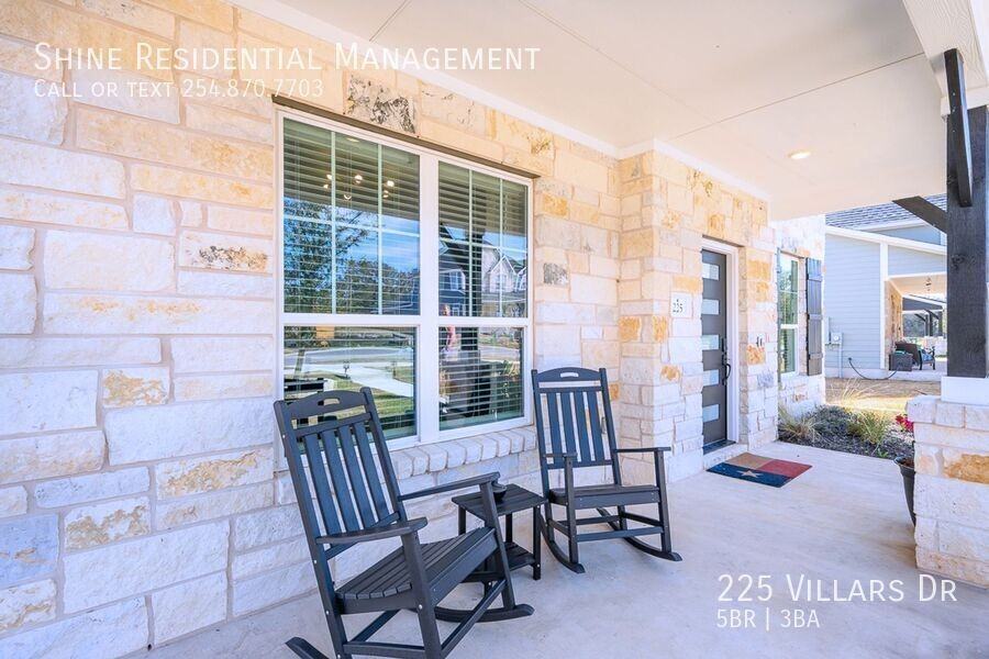 225 Villars Dr - Photo 2 of 17