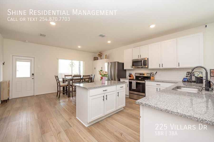 225 Villars Dr - Photo 4 of 17