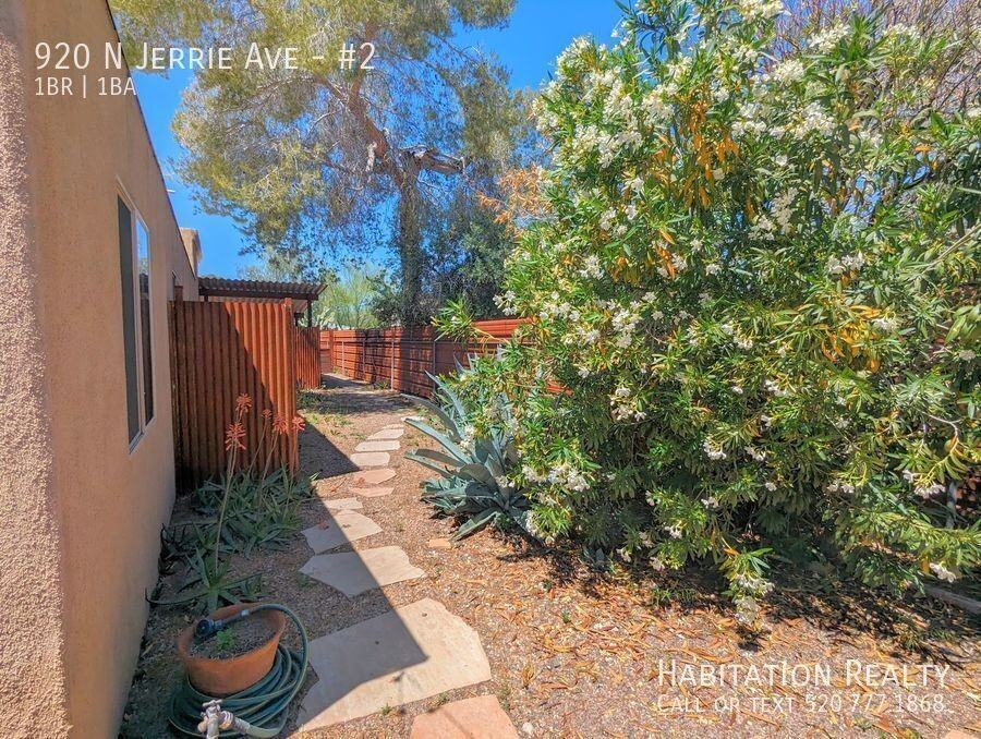 920 N Jerrie Ave #2 - Photo 3 of 19