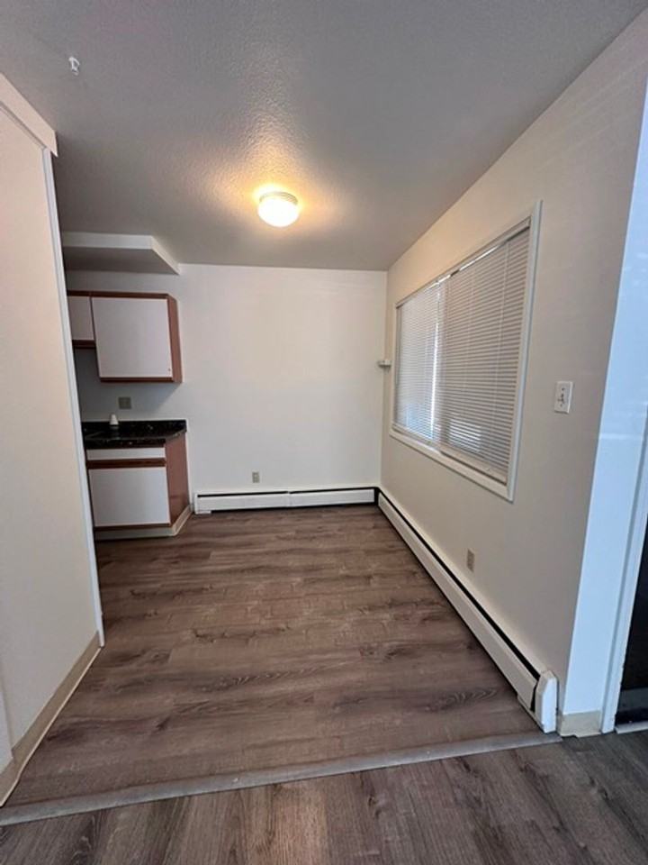 Union Manor Apartments - Photo 2 of 18