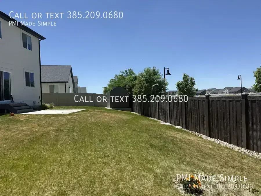 3621 N Sparrow Ln - Photo 2 of 5