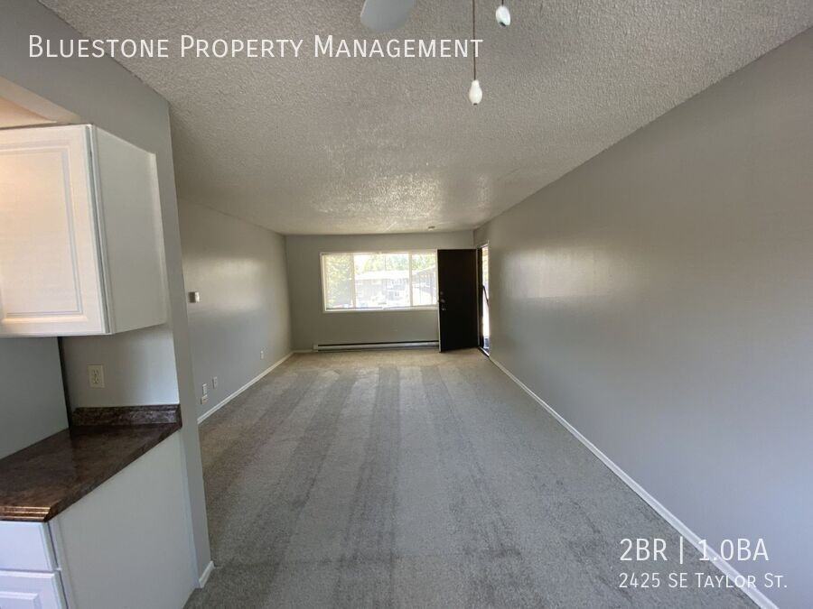2425 Se Taylor St - Photo 3 of 13