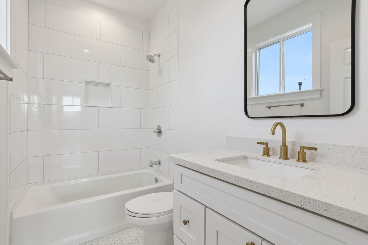 2418 2418 - 2420 Clara Street - 2420 #2420 - Photo 5 of 10