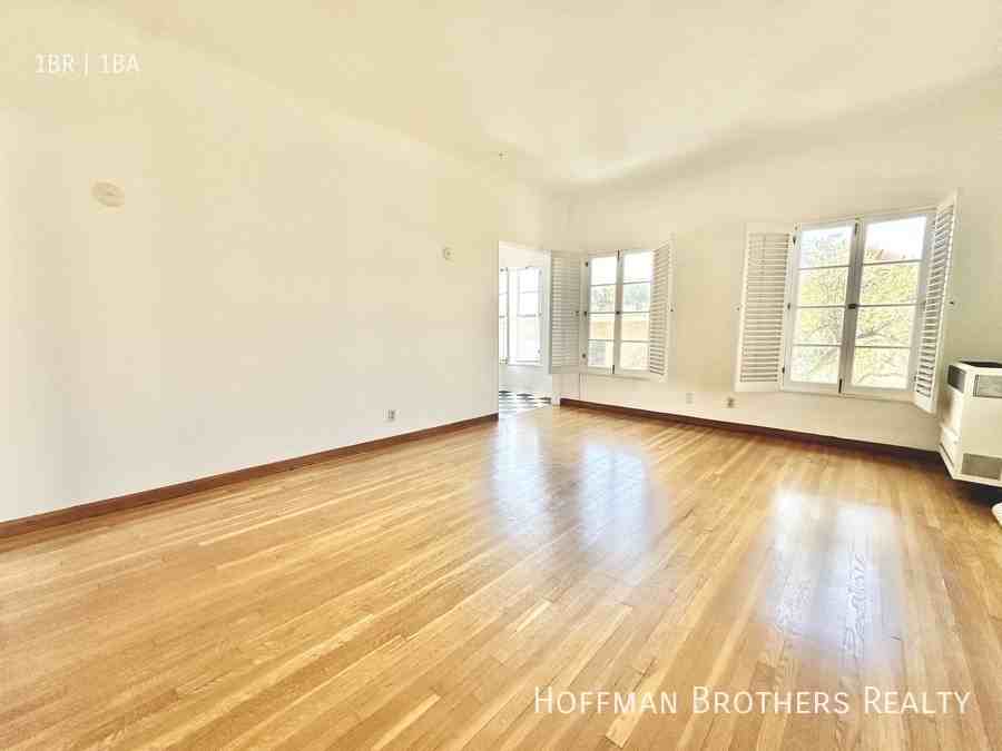 5044 Rosewood Ave #5044-1-4 - Photo 4 of 8