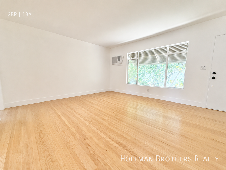 11153 La Maida St - Photo 3 of 9