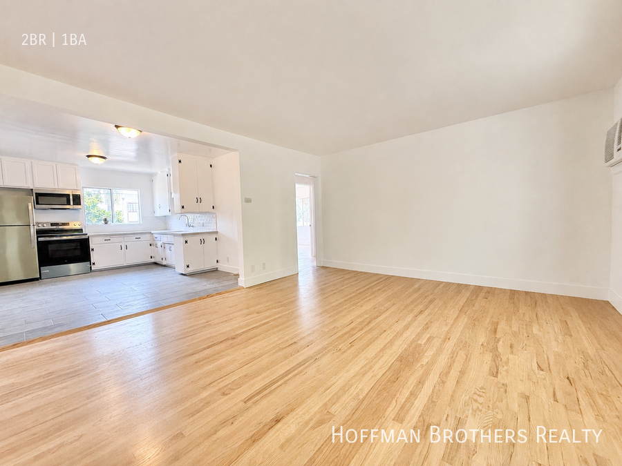 11153 La Maida St - Photo 4 of 9