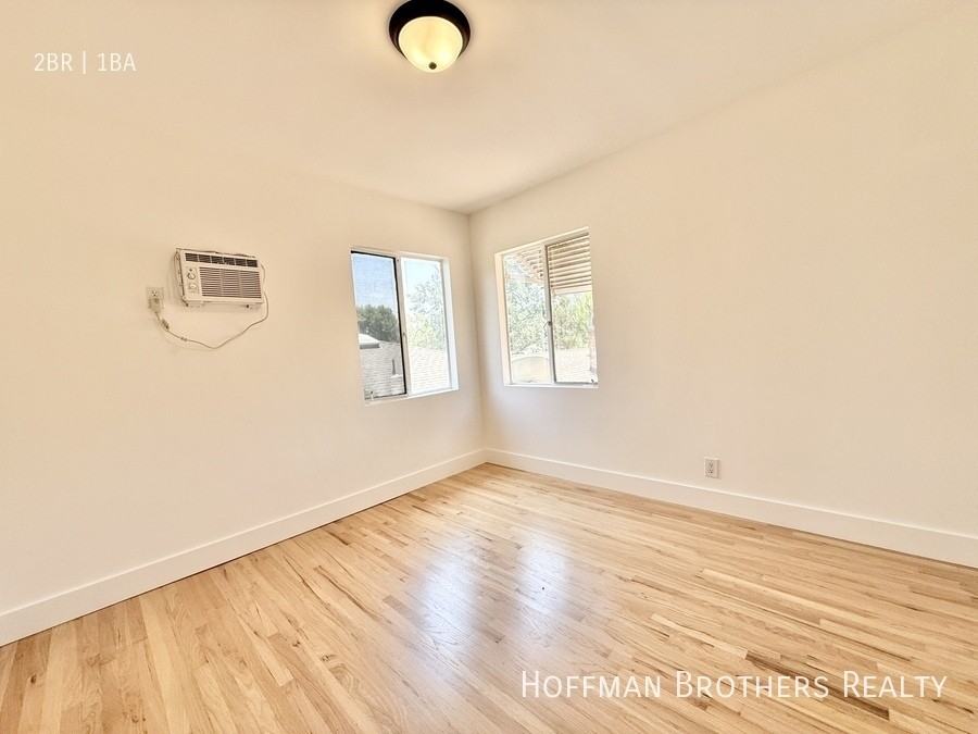 11153 La Maida St - Photo 7 of 9