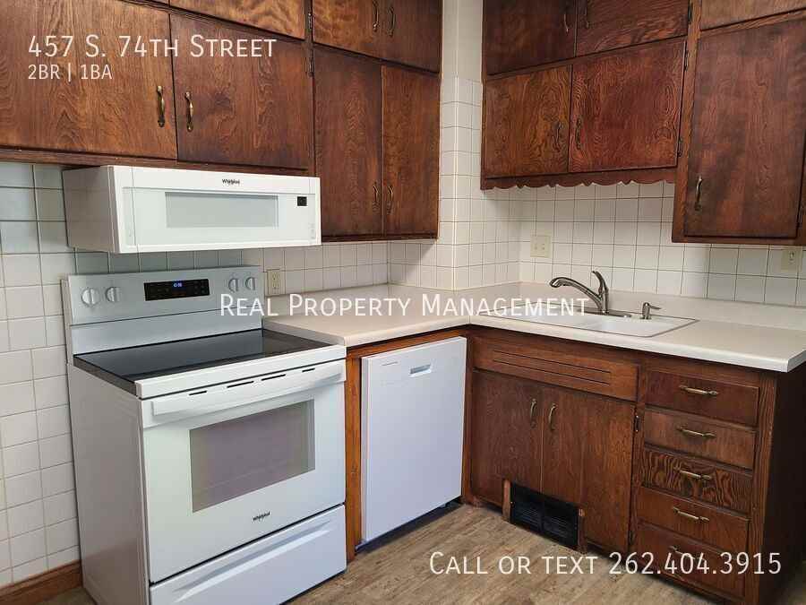 457 S 74th St - Photo 3 of 22