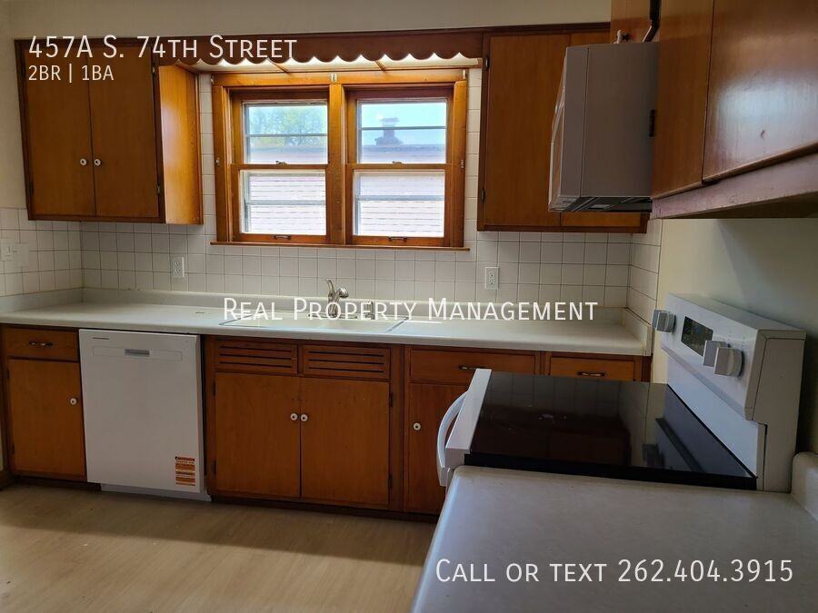457A S 74th St - Photo 4 of 26