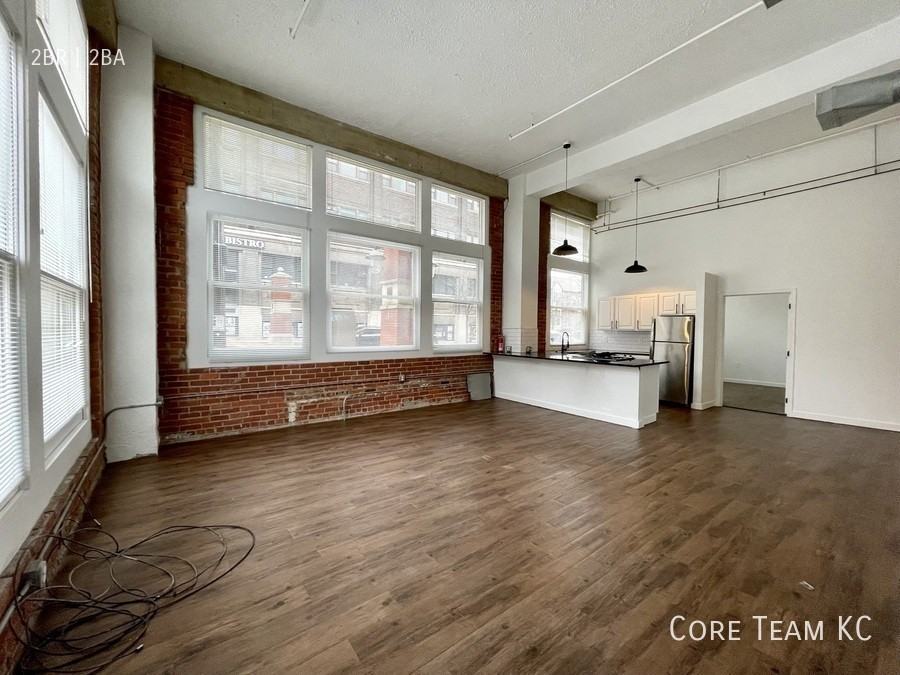 934 Broadway Blvd #106 - Photo 3 of 12