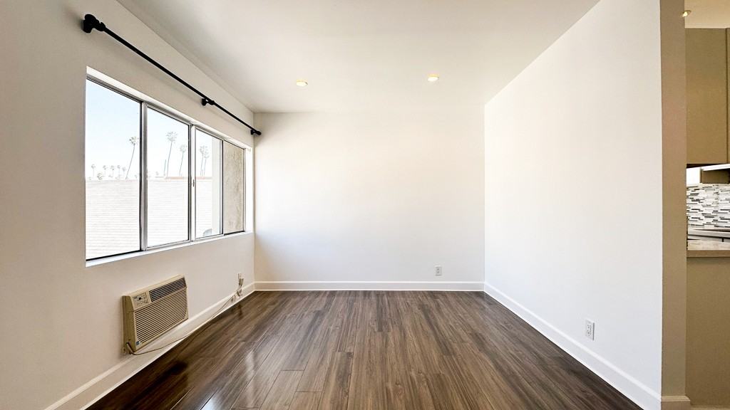 319 N Heliotrope Dr #2 - Photo 3 of 14