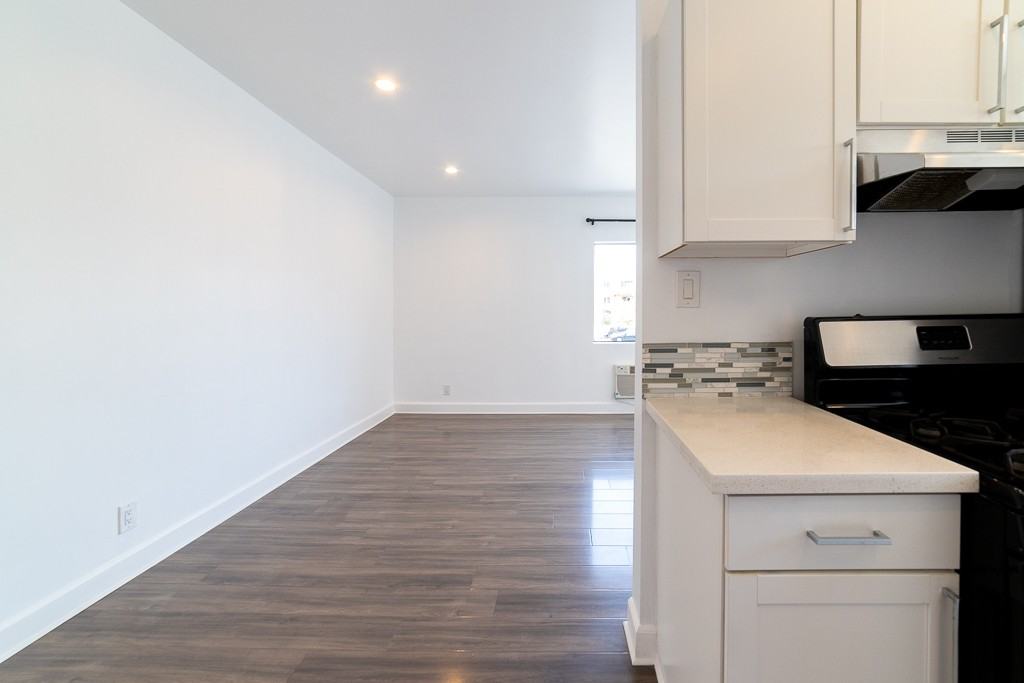 319 N Heliotrope Dr #2 - Photo 4 of 14