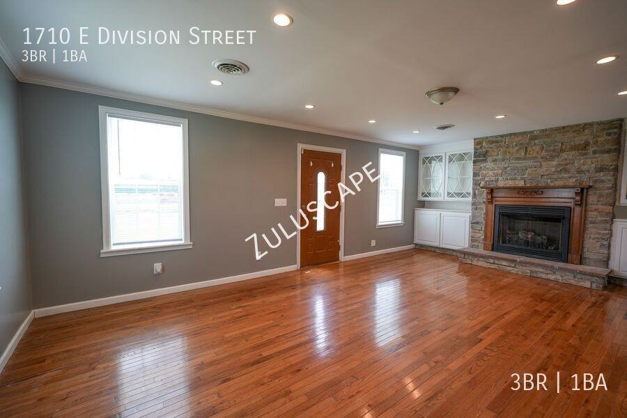 1710 E Division St - Photo 3 of 18