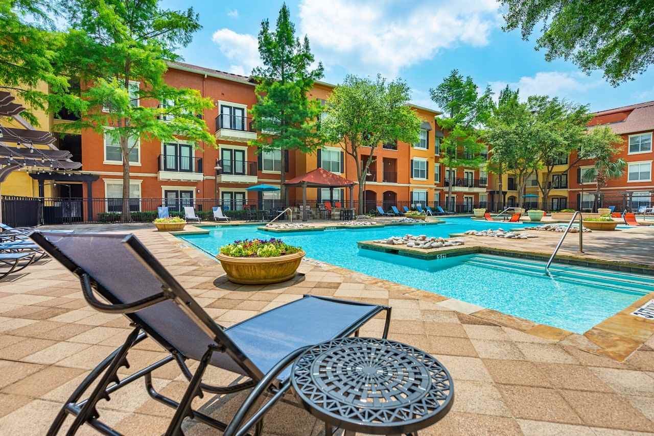 Allura Las Colinas - Photo 2 of 21