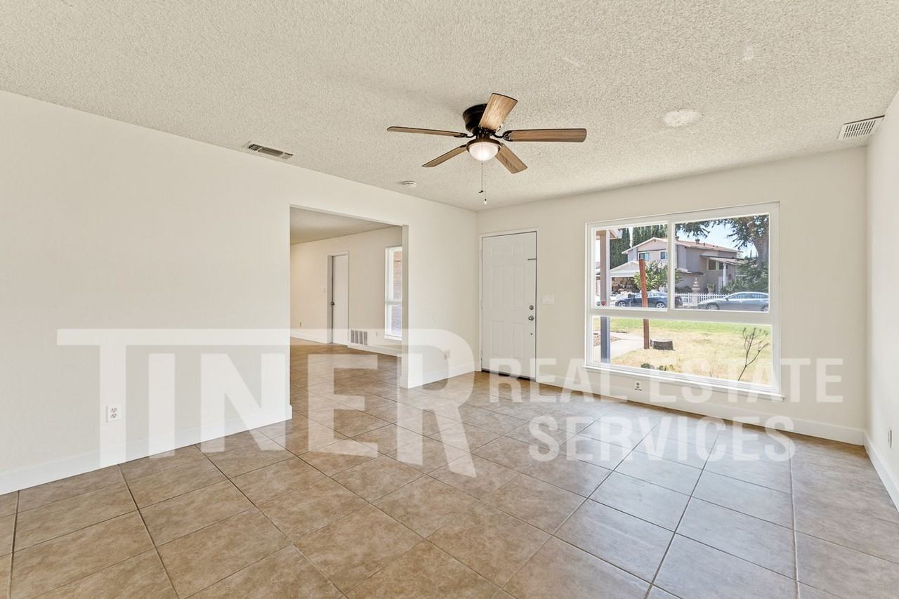 9586 Meadowgreen Cir - Photo 2 of 21