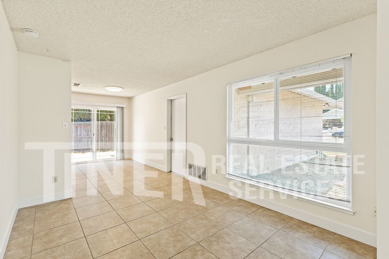 9586 Meadowgreen Cir - Photo 3 of 21