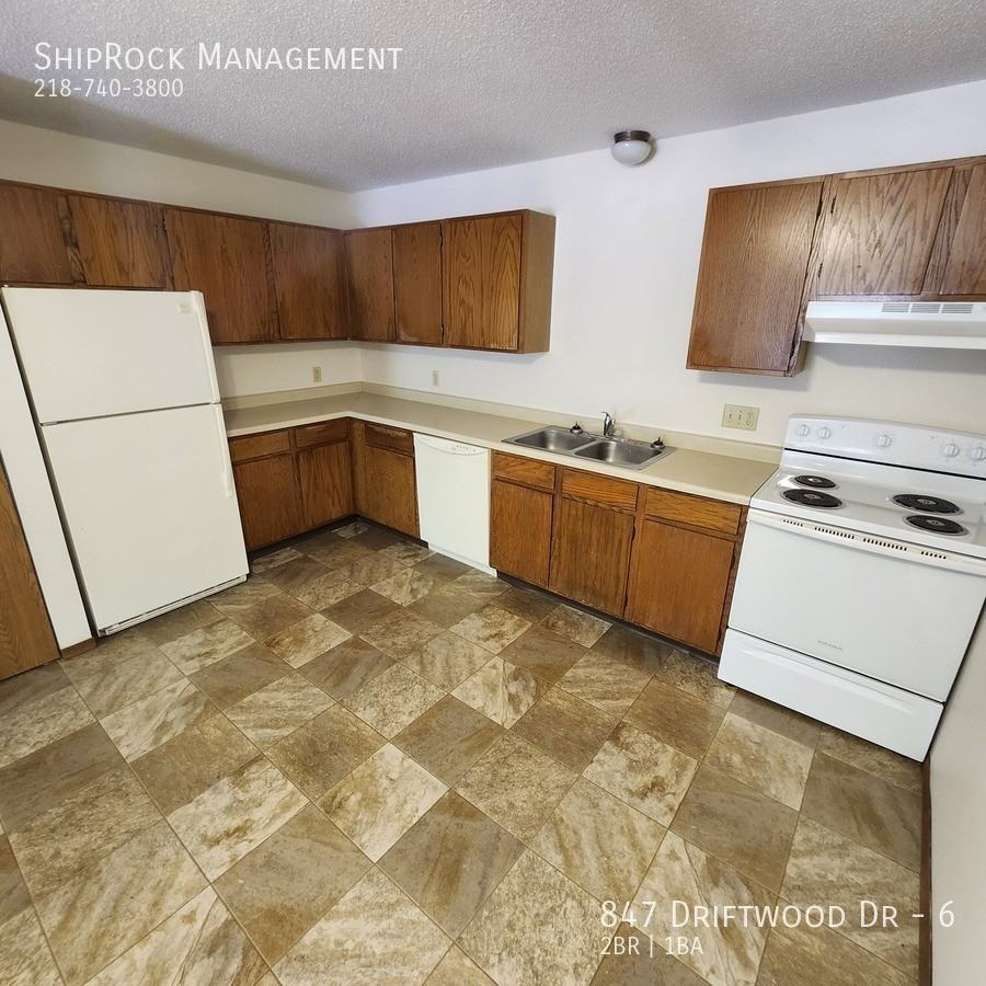 847 Driftwood Dr #6 - Photo 3 of 25
